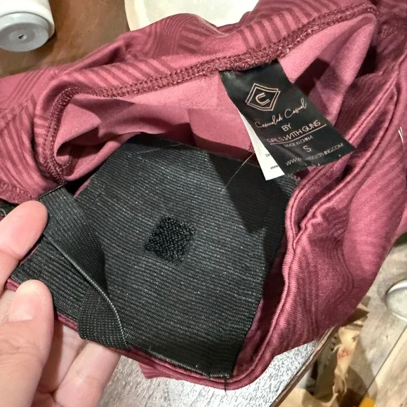 Girls With Guns Concealed Casual Burgundy Geometric CCW Holster Leggings Small - Picture 5 of 6